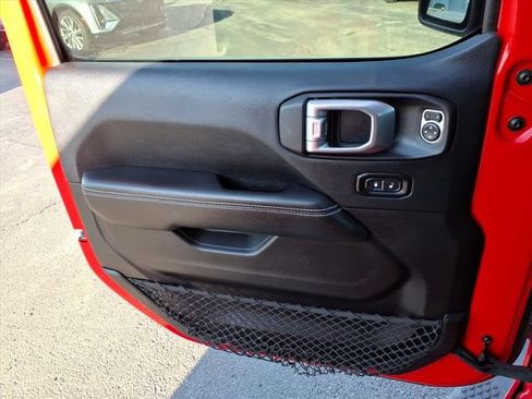 Used 2018 Jeep Wrangler Unlimited Sahara AWD/4WD image 29
