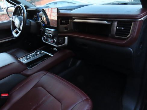 Used 2024 Ford Expedition Max Limited image 11