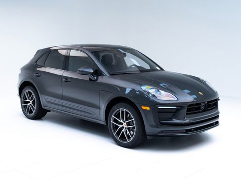 Certified 2025 Porsche Macan AWD/4WD image 7