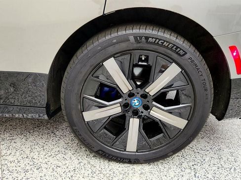 Used 2025 BMW iX xDrive50 w/ Premium Package AWD/4WD image 9