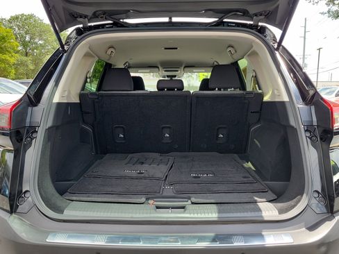 Used 2023 Nissan Rogue SV FWD image 9