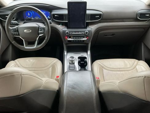 Used 2020 Ford Explorer Platinum w/ Premium Technology Package image 12