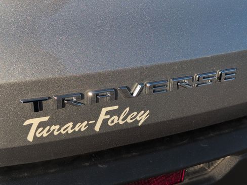 Used 2025 Chevrolet Traverse LT image 32