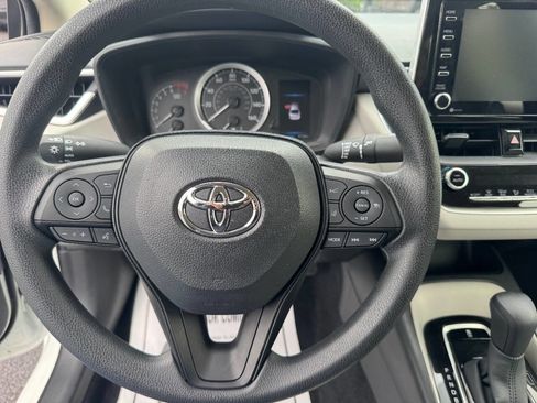 Used 2021 Toyota Corolla LE image 10