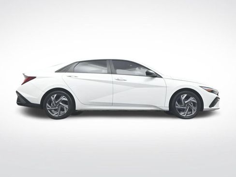 Used 2025 Hyundai Elantra SEL FWD image 42