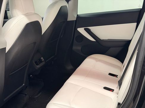 Used 2022 Tesla Model Y Performance image 27