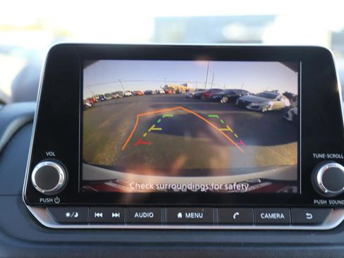 Used 2023 Nissan Rogue SV image 12