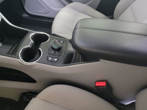Used 2023 GMC Terrain SLE w/ Driver Convenience Package FWD image 26