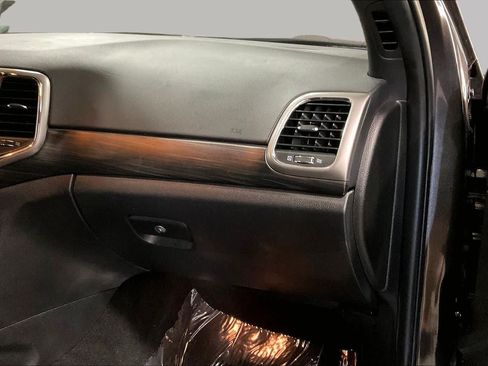 Used 2021 Jeep Grand Cherokee Laredo AWD/4WD image 18