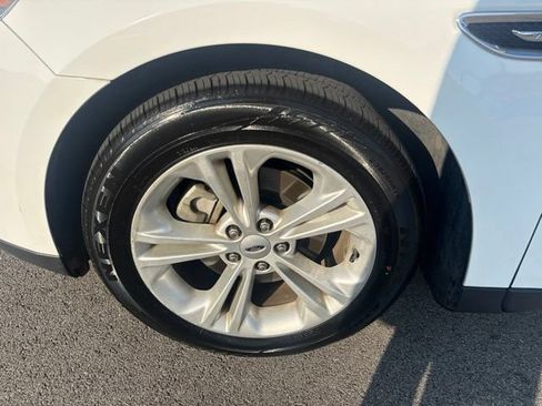 Used 2018 Ford Taurus SE FWD image 8