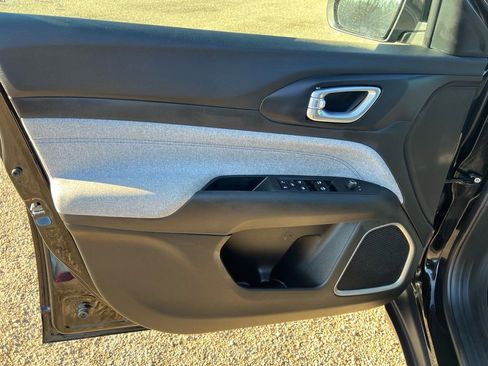 Used 2024 Jeep Compass Sport image 22