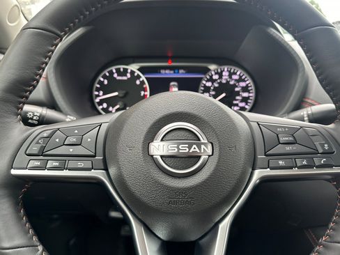 Used 2025 Nissan Sentra SR w/ SR Premium Package image 21