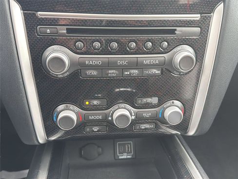 Used 2020 Nissan Pathfinder SL image 21