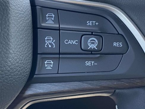 New 2026 Jeep Grand Cherokee Limited w/ Luxury Tech Group II AWD/4WD image 28