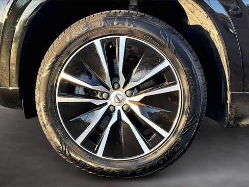 Used 2020 Volvo XC90 T5 Momentum w/ Protection Package image 9