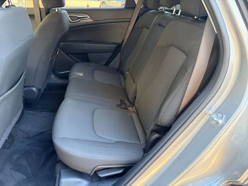 Used 2025 Kia Sportage LX image 32