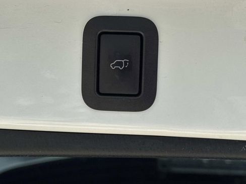 Used 2017 Toyota Highlander XLE FWD image 15