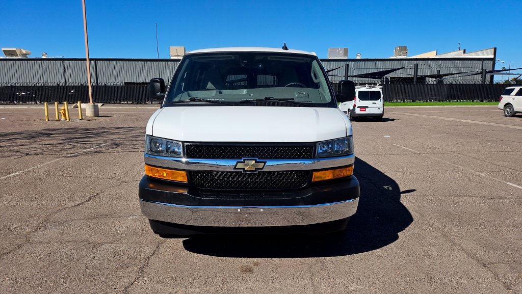 Used 2025 Chevrolet Express 3500 LT w/ LT Preferred Equipment Group RWD image 3