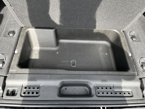 Used 2025 Jeep Wrangler Unlimited Sahara w/ Safety Group AWD/4WD image 25
