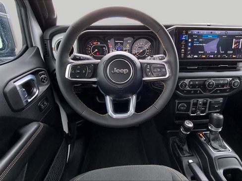 Used 2024 Jeep Wrangler Unlimited Sahara AWD/4WD image 6