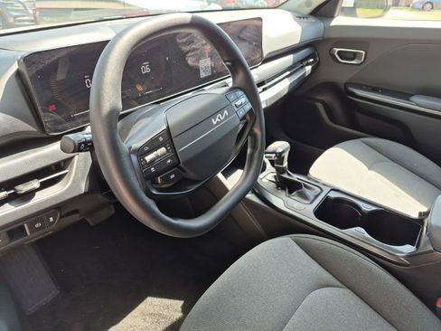 Used 2025 Kia K4 LXS image 6