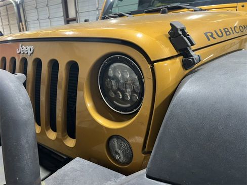 Used 2014 Jeep Wrangler Unlimited Rubicon image 9