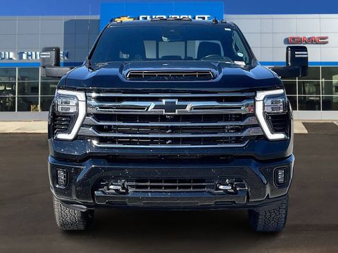 Used 2024 Chevrolet Silverado 2500 High Country w/ High Country Premium Package AWD/4WD image 2