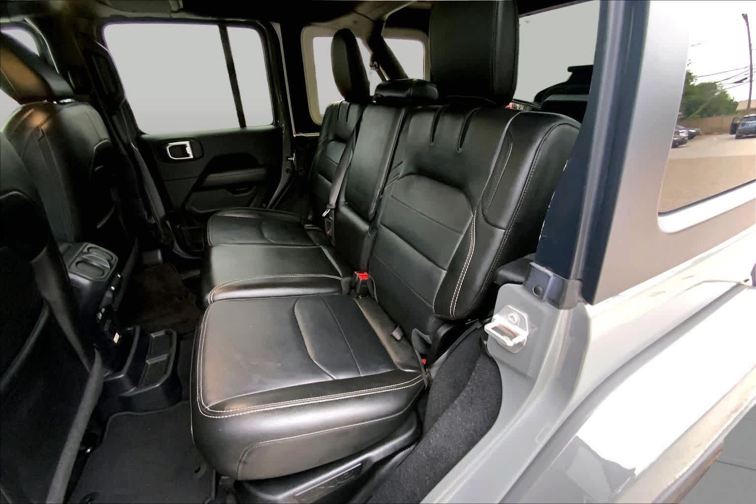 Used 2023 Jeep Wrangler Unlimited Sahara w/ Cold Weather Group AWD/4WD image 20