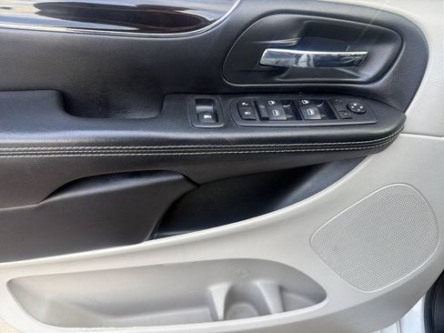 Used 2017 Dodge Grand Caravan SXT w/ Rear Park Assist Package FWD image 24