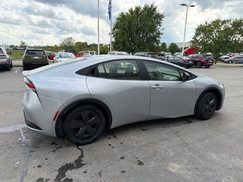 Used 2025 Toyota Prius LE FWD image 10