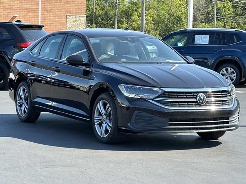 Used 2024 Volkswagen Jetta SE FWD image 7