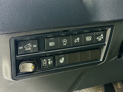 Used 2022 Toyota Tundra SR5 w/ SR5 Premium Package image 10