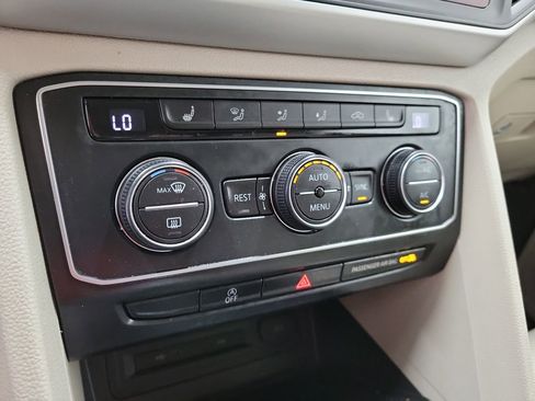 Used 2021 Volkswagen Atlas SE image 31