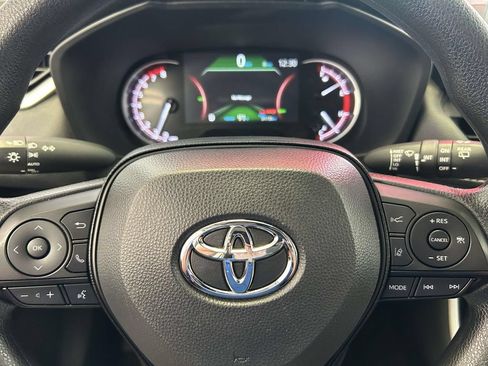 Used 2025 Toyota RAV4 XLE AWD/4WD image 26