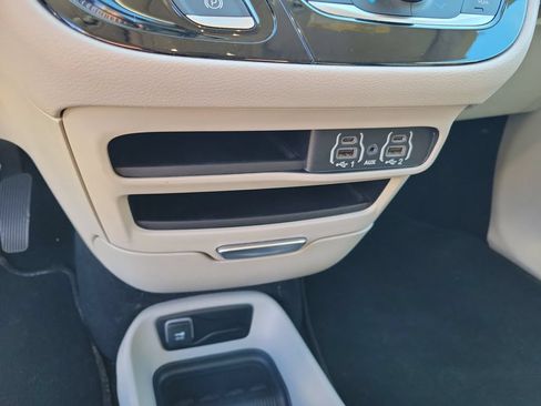 Used 2023 Chrysler Voyager LX FWD image 27