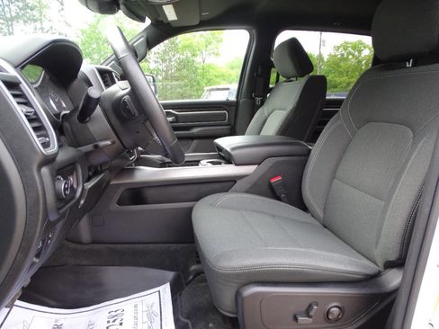 Used 2022 RAM 1500 4x4 Crew Cab Big Horn image 2
