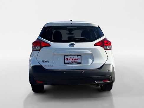 Used 2020 Nissan Kicks S image 8
