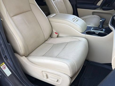 Used 2018 Toyota Highlander Limited FWD image 24