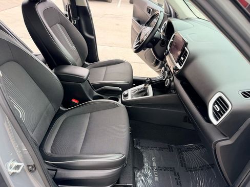 Used 2022 Hyundai Venue Limited w/ Cargo Package image 16