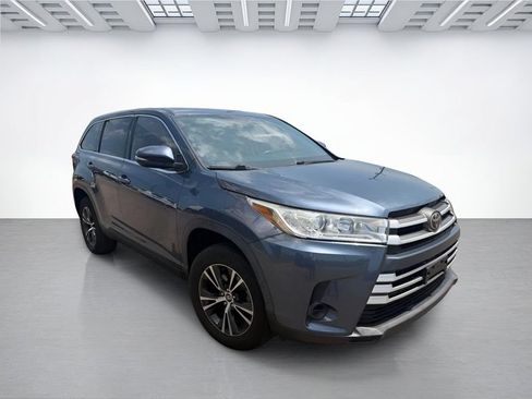 Used 2019 Toyota Highlander LE FWD image 6