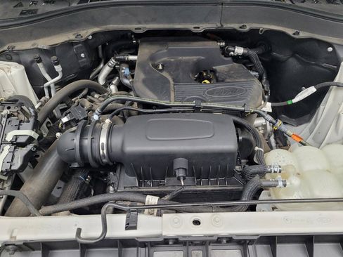 Used 2020 Ford Explorer XLT w/ Equipment Group 202A RWD image 30