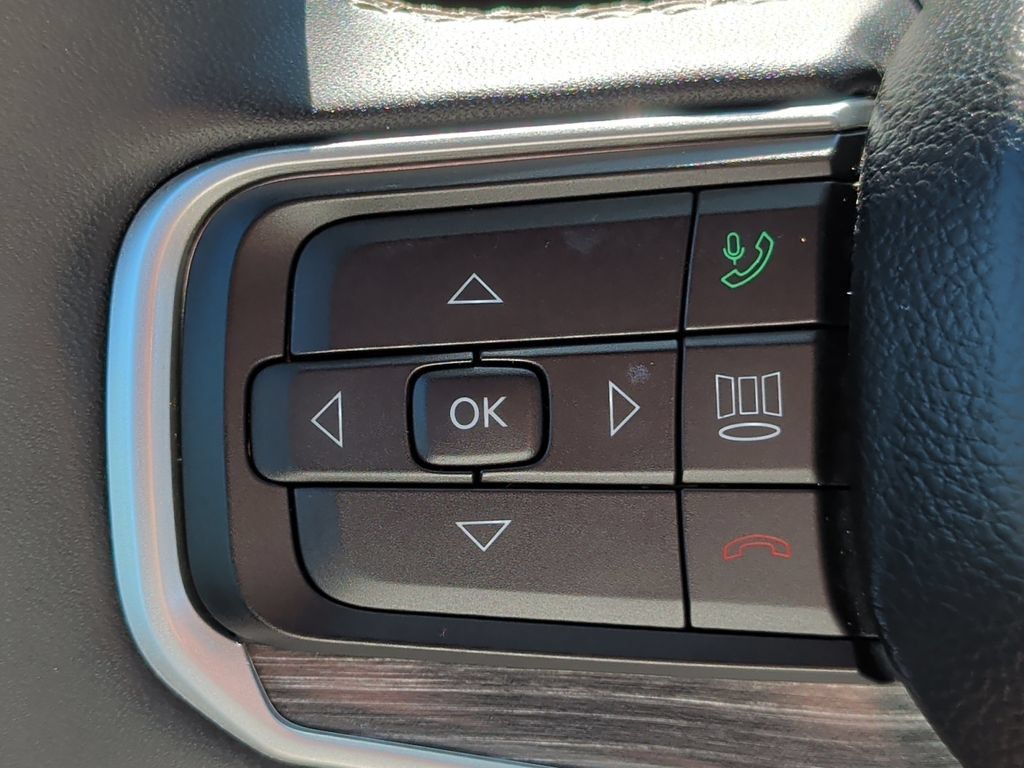Used 2024 Jeep Wagoneer L Series III w/ Flexible Seating Group AWD/4WD image 12