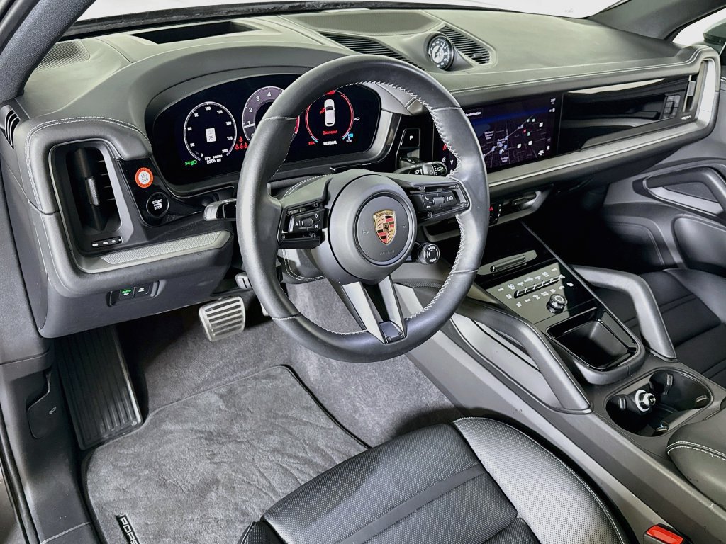 Certified 2025 Porsche Cayenne S AWD/4WD image 4
