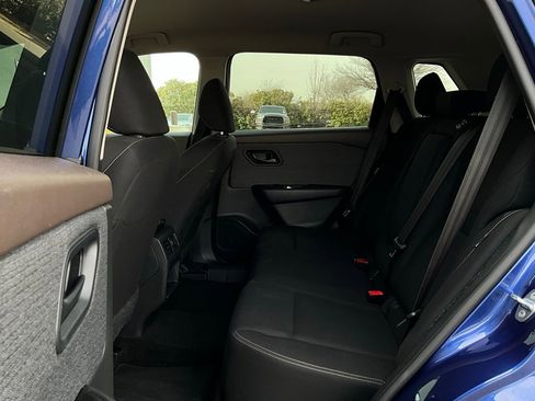 Used 2023 Nissan Rogue S image 11