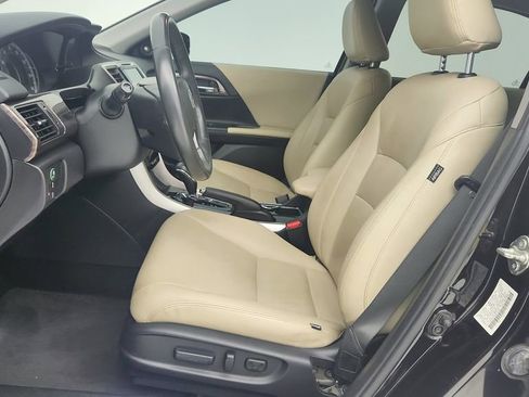 Used 2016 Honda Accord Touring image 15