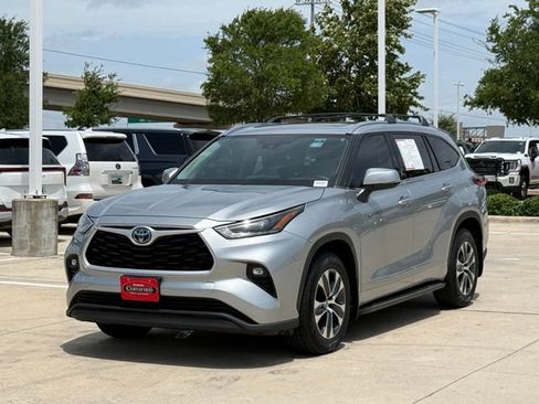 Used 2021 Toyota Highlander XLE FWD image 8