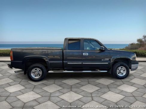 Used 2004 Chevrolet Silverado 2500 LT image 14