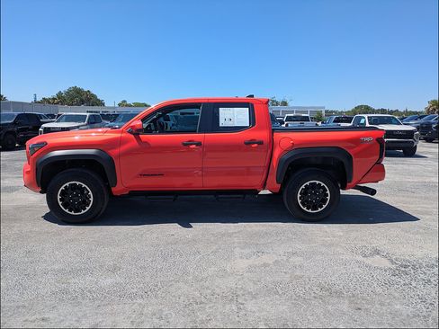 Used 2024 Toyota Tacoma TRD Off-Road AWD/4WD image 4