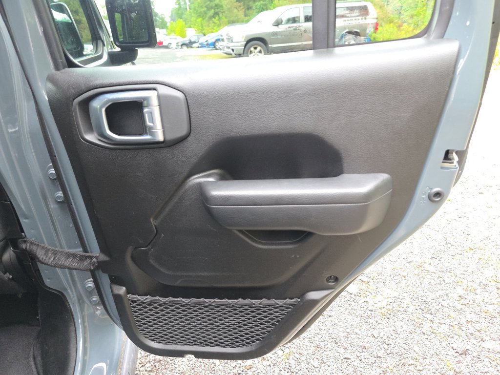 Used 2025 Jeep Wrangler Unlimited Rubicon AWD/4WD image 17