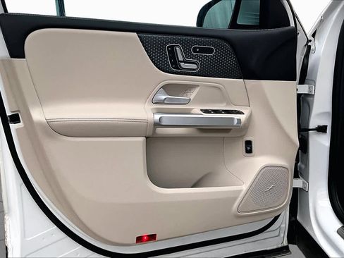 Used 2025 Mercedes-Benz GLB 250 image 22